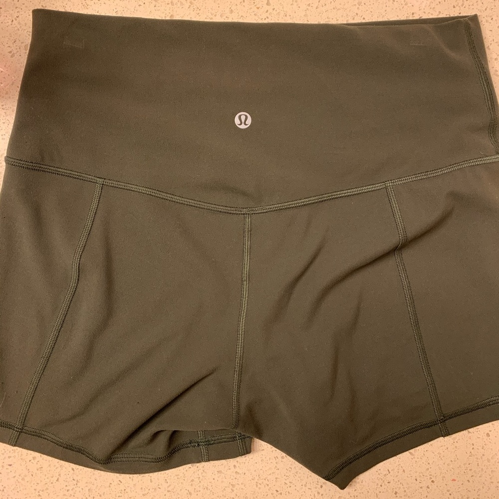 Lululemom Align Shorts 4 inch size 10